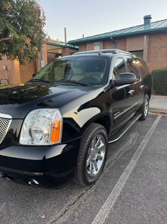 2012 GMC Yukon XL 1500 Denali 4x2 Automatic — photo 2