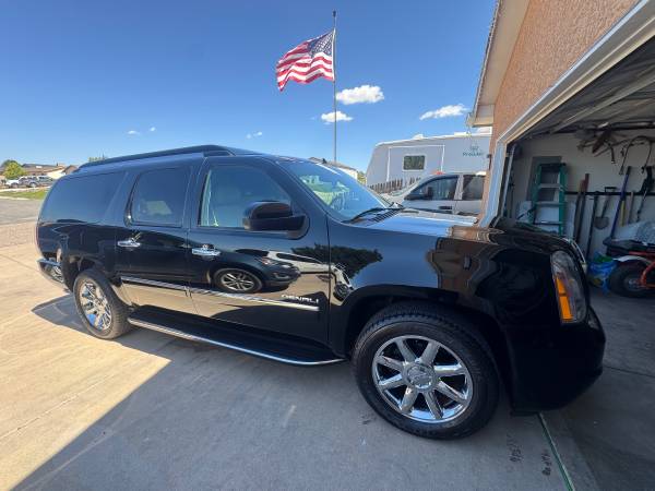2012 GMC Yukon XL 1500 Denali 4x2 Automatic — photo 4