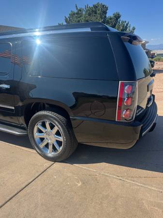 2012 GMC Yukon XL 1500 Denali 4x2 Automatic — photo 12