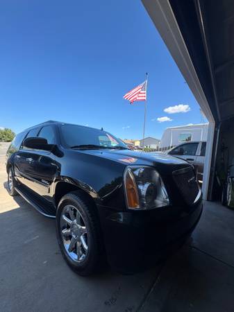 2012 GMC Yukon XL 1500 Denali 4x2 Automatic — photo 3