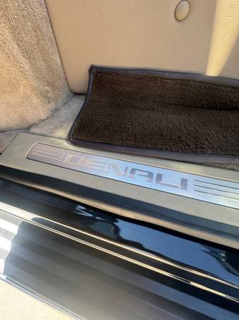 2012 GMC Yukon XL 1500 Denali 4x2 Automatic — photo 10