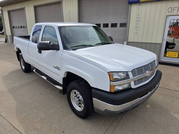 2004 Chevrolet Silverado 2500 LS — photo 2