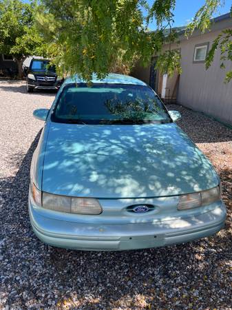 1995 Ford Taurus GL 4dr Sedan — photo 4