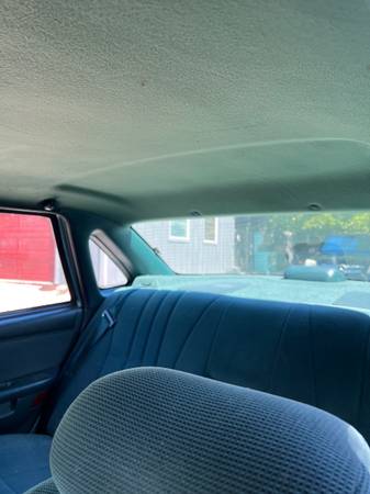 1995 Ford Taurus GL 4dr Sedan — photo 10