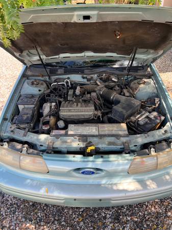 1995 Ford Taurus GL 4dr Sedan — photo 2