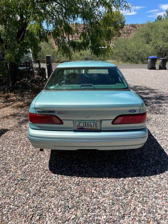 1995 Ford Taurus GL 4dr Sedan — photo 7