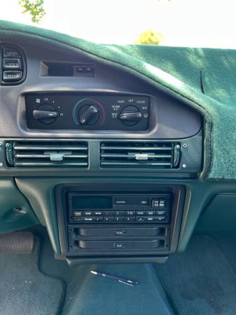 1995 Ford Taurus GL 4dr Sedan — photo 12