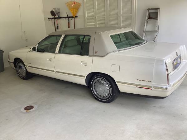 1999 Cadillac Deville d'Elegance 4dr Sedan Automatic — photo 3