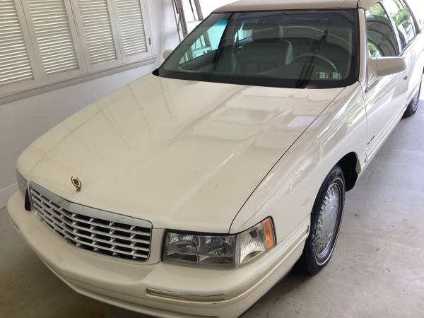 1999 Cadillac Deville d'Elegance 4dr Sedan Automatic — photo 2