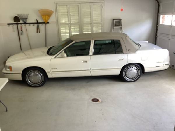 1999 Cadillac Deville d'Elegance 4dr Sedan Automatic — photo 1