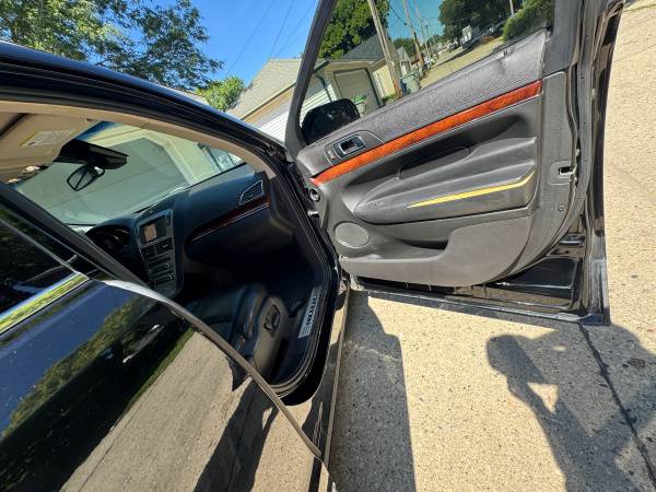 2012 Lincoln MKT Base 4dr Front Wheel Drive — photo 7