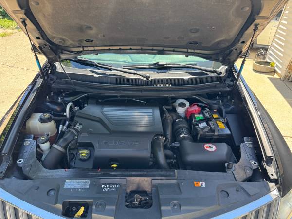2012 Lincoln MKT Base 4dr Front Wheel Drive — photo 9