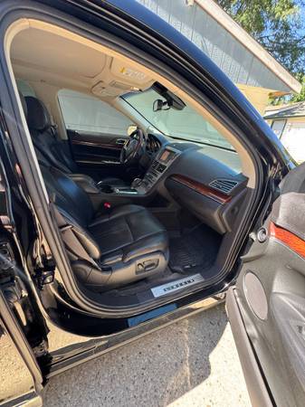 2012 Lincoln MKT Base 4dr Front Wheel Drive — photo 8