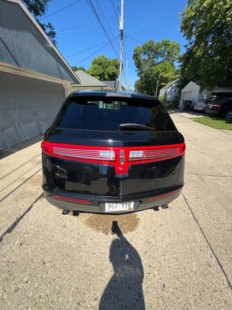 2012 Lincoln MKT Base 4dr Front Wheel Drive — photo 3
