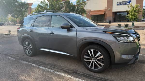 2023 Nissan Pathfinder Platinum 4dr 4x4 Automatic — photo 3