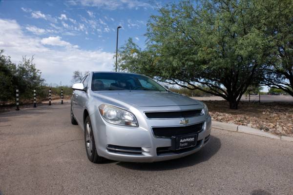 2011 Chevrolet Malibu 1LT — photo 2