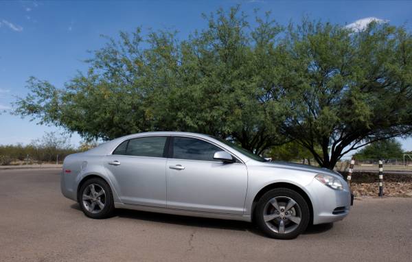 2011 Chevrolet Malibu 1LT — photo 1