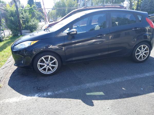 2016 Ford Fiesta SE 4dr Hatchback Automatic — photo 1