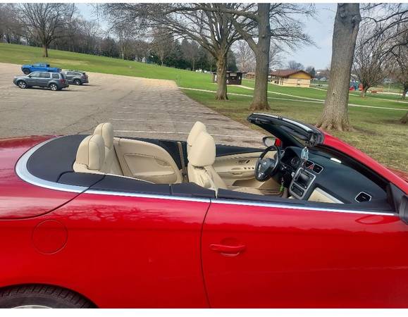 2012 Volkswagen EOS Lux 2dr Front-wheel Drive Convertible Automatic — photo 3