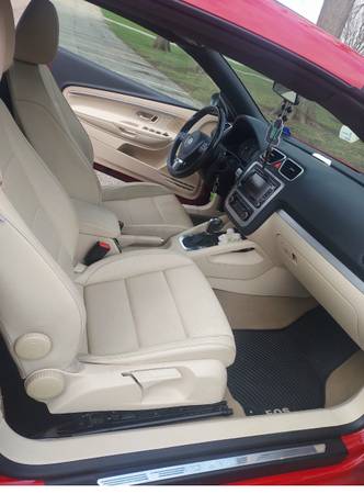 2012 Volkswagen EOS Lux 2dr Front-wheel Drive Convertible Automatic — photo 8