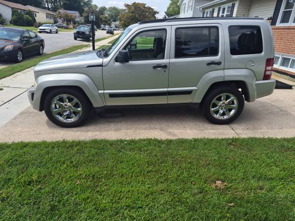 2009 Jeep Liberty Limited Edition 4dr 4x4 Automatic — photo 1