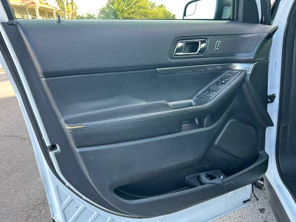 2018 Ford Explorer XLT 4dr 4x4 Automatic — photo 12