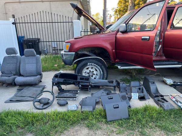 1994 Toyota 4runner SR5 V6 4dr SUV — photo 1