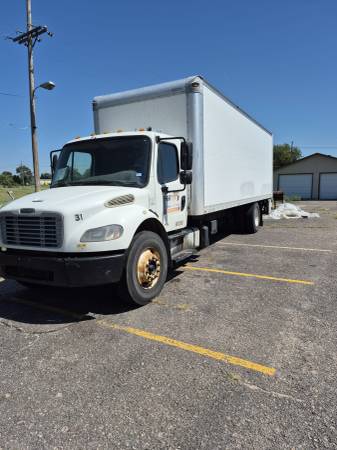 2014 Nissan Freightliner Box — photo 2
