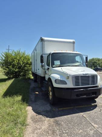 2014 Nissan Freightliner Box — photo 3
