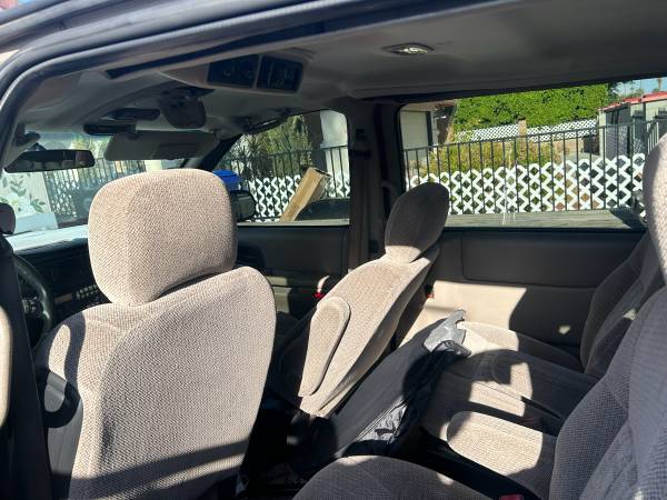 2003 Pontiac Montana N16 Passenger Van Automatic — photo 11