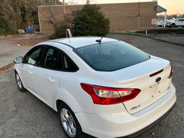 2014 Ford Focus S 4dr Sedan Automatic — photo 7