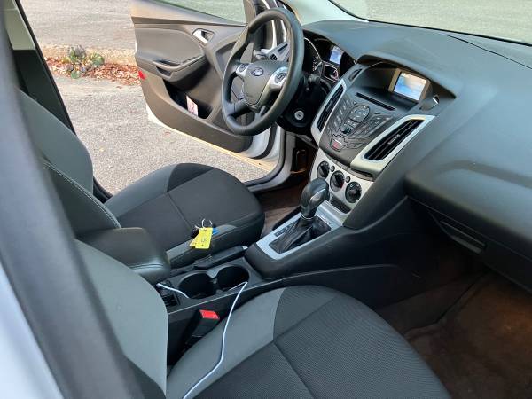 2014 Ford Focus S 4dr Sedan Automatic — photo 10