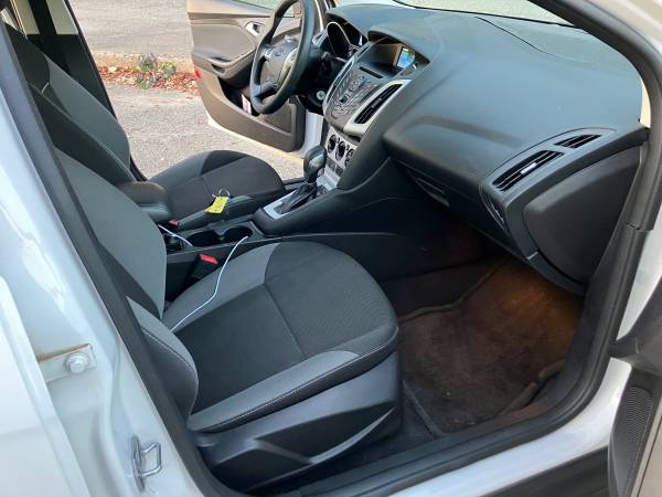 2014 Ford Focus S 4dr Sedan Automatic — photo 11