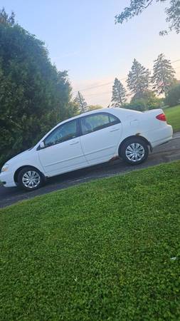 2009 Toyota Corolla LE 4dr Sedan Automatic — photo 2