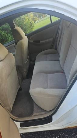 2009 Toyota Corolla LE 4dr Sedan Automatic — photo 7