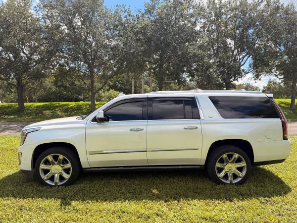 2017 Cadillac Escalade ESV Premium Luxury 4x4 Automatic — photo 5
