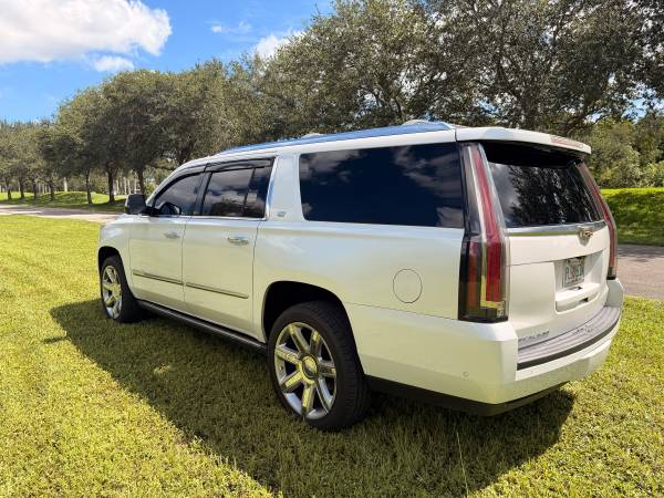 2017 Cadillac Escalade ESV Premium Luxury 4x4 Automatic — photo 6