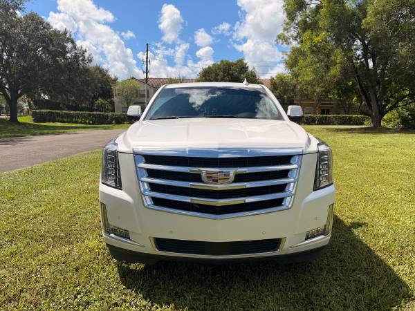 2017 Cadillac Escalade ESV Premium Luxury 4x4 Automatic — photo 4