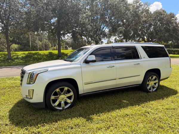 2017 Cadillac Escalade ESV Premium Luxury 4x4 Automatic — photo 2