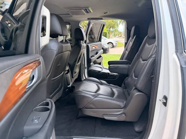 2017 Cadillac Escalade ESV Premium Luxury 4x4 Automatic — photo 12