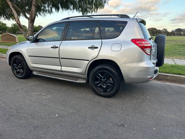 2011 Toyota Rav4 Base — photo 3