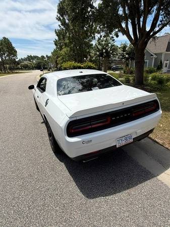 2019 Dodge Challenger R/T 2dr Rear-wheel Drive Coupe Manual — photo 2