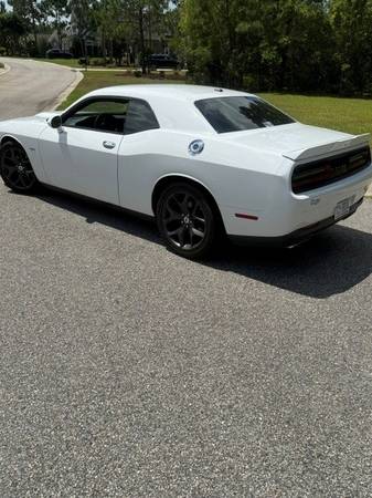2019 Dodge Challenger R/T 2dr Rear-wheel Drive Coupe Manual — photo 9