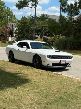 2019 Dodge Challenger R/T 2dr Rear-wheel Drive Coupe Manual — photo 1