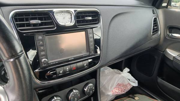 2011 Chrysler 200 S 4dr Sedan Automatic — photo 10