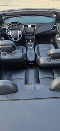 2011 Chrysler 200 S 4dr Sedan Automatic — photo 5