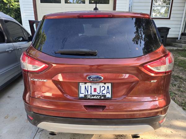 2016 Ford Escape SE 4dr 4x4 Automatic — photo 4