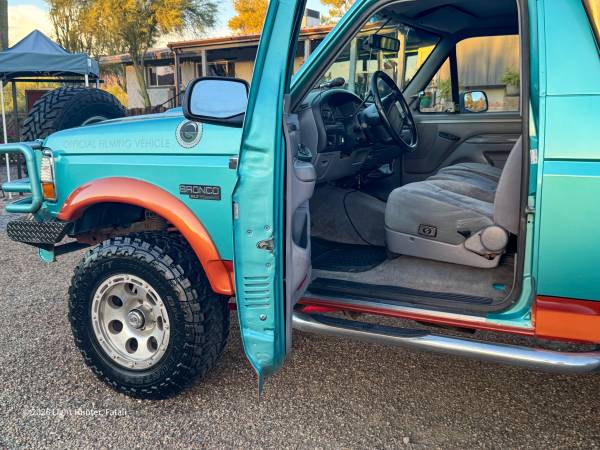 1995 Ford Bronco Base — photo 11