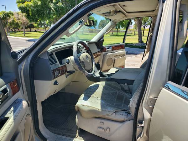 2004 Lincoln Navigator Base 4x4 Automatic — photo 6
