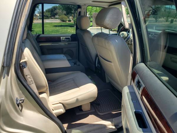 2004 Lincoln Navigator Base 4x4 Automatic — photo 4